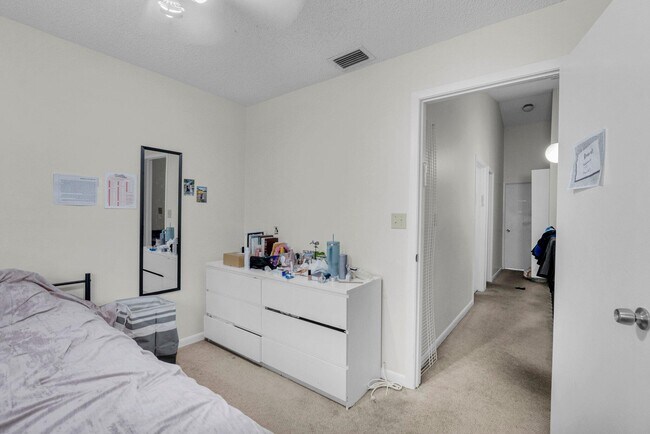 Building Photo - 7690 Lago Del Mar Dr