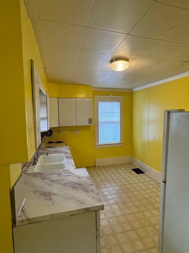 Building Photo - 914 Vaughn St