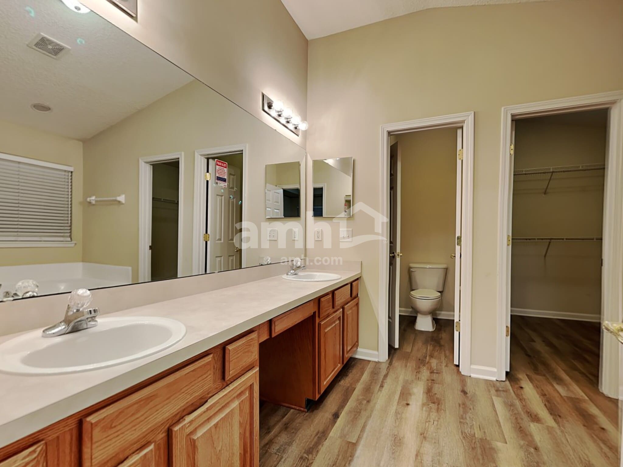 Building Photo - 2884 Alaskan Way