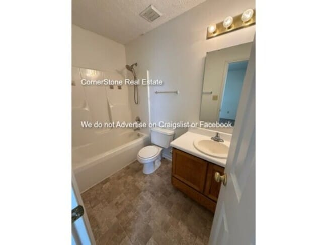 Building Photo - 629 Torhunta Dr