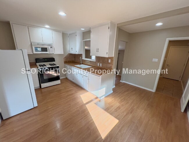 Building Photo - AVAILABLE NOW - Charming Home Just ½ Mile from Downtown Paso Robles - 2 Bed / 1 Bath