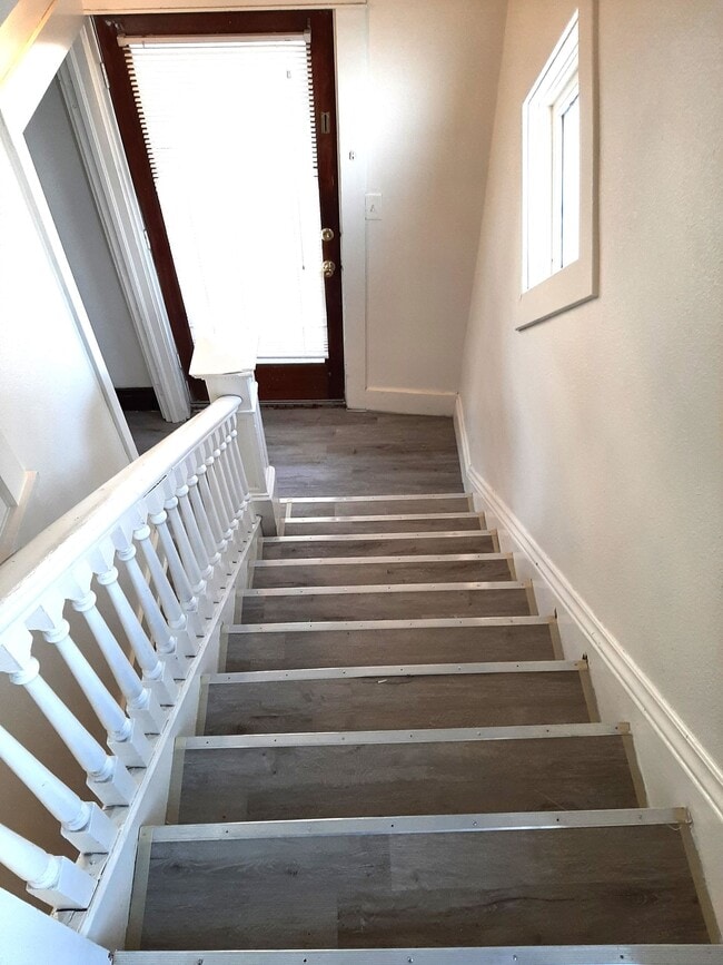 Building Photo - (1614 8th Ave)