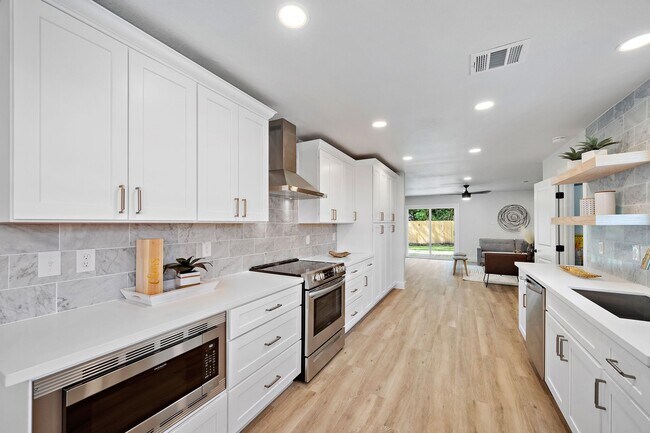 Building Photo - 5123 Willowbend Blvd