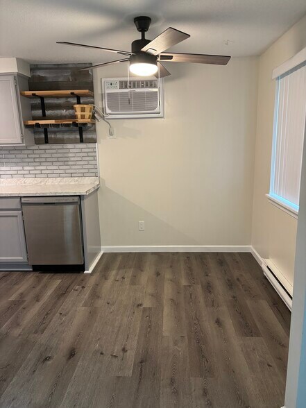 Building Photo - 2708 Alder Creek Dr S