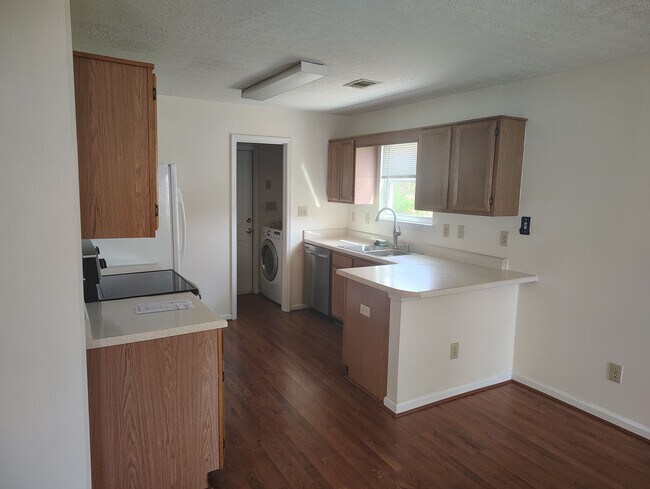 Building Photo - Room in Single Family Home on Caloosa Cove SW