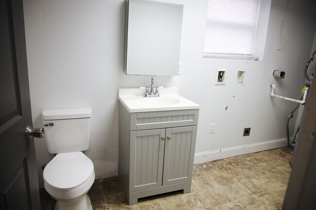 Building Photo - 5bd home!