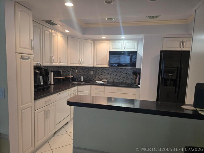Building Photo - 3800 Galt Ocean Dr