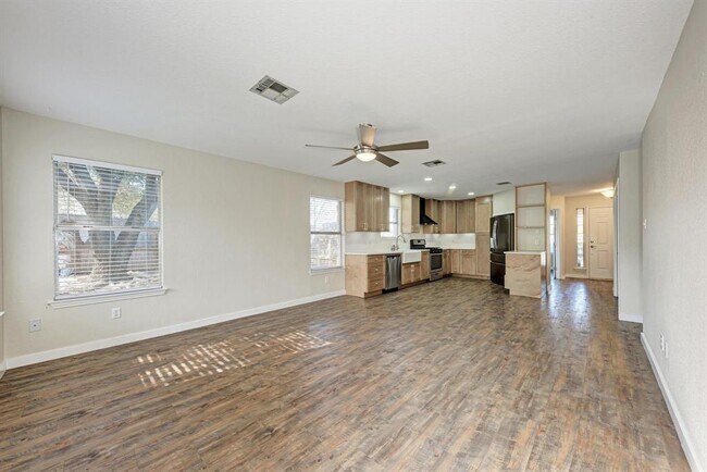 Building Photo - 2317 Friarcreek Loop