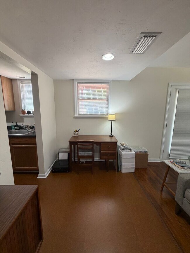 Building Photo - Large Studio Condo Downtown Walking Distance to the Florida State Capitol