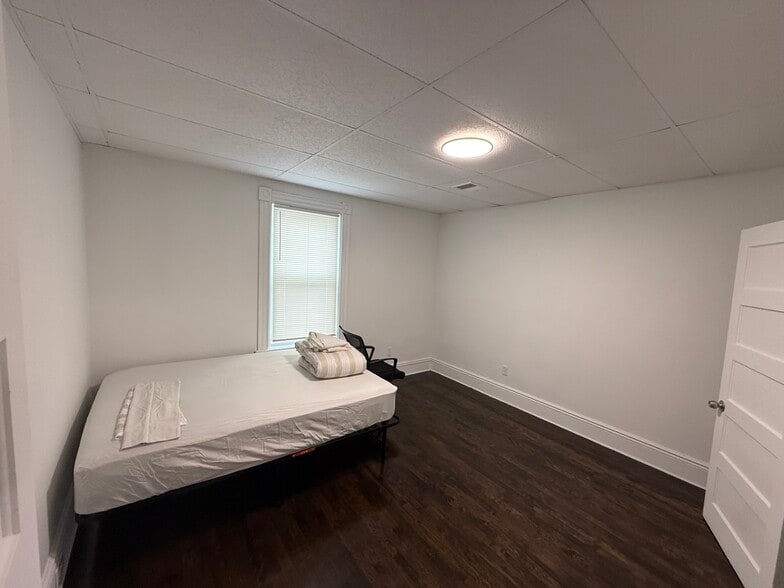 Building Photo - 25 Wyman St