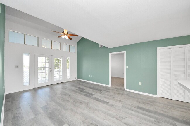 Building Photo - Waterfront Rental