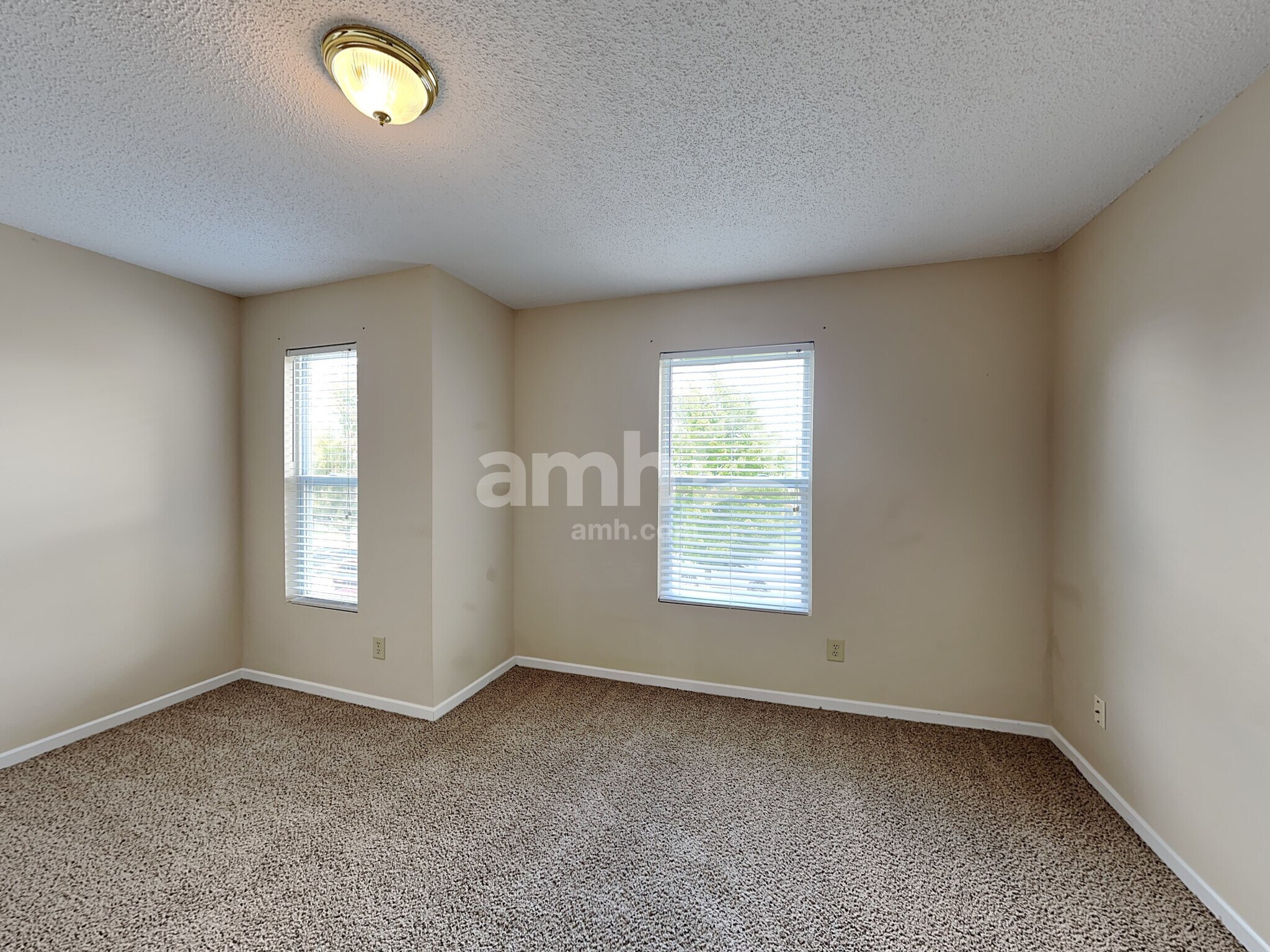 Building Photo - 717 Hickory Pine Dr