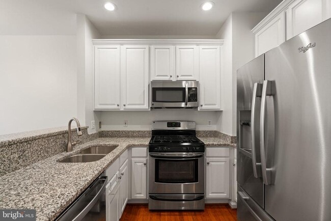 Building Photo - 5061 Kilburn St