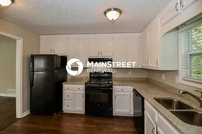 Building Photo - 4 Bedroom Pet-Friendly Home in Douglasville, GA with Main Street Renewal