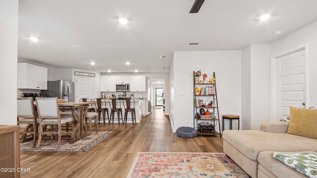Building Photo - 5044 Rivergrass Dr