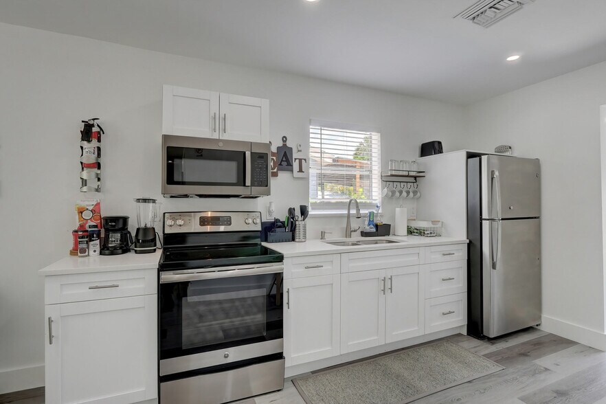 Building Photo - 27250 Shriver Ave
