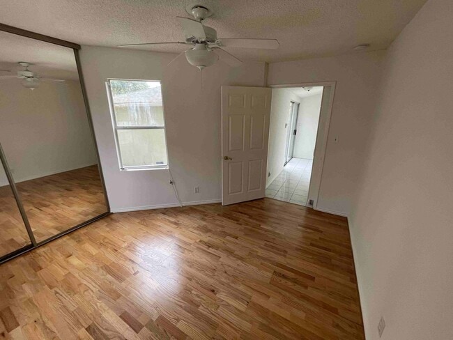 Building Photo - CENTRALLY LOCATED HOME IN BEVERLYWOOD!