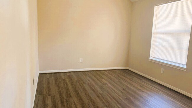 Building Photo - 3730 Village Grove Dr
