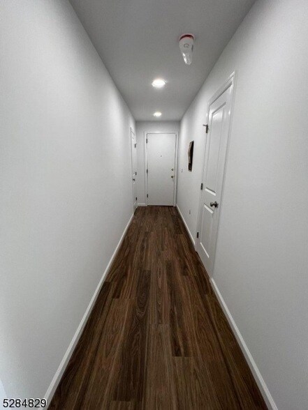 Building Photo - 412-416 Bloomfield Avenue Unit 21