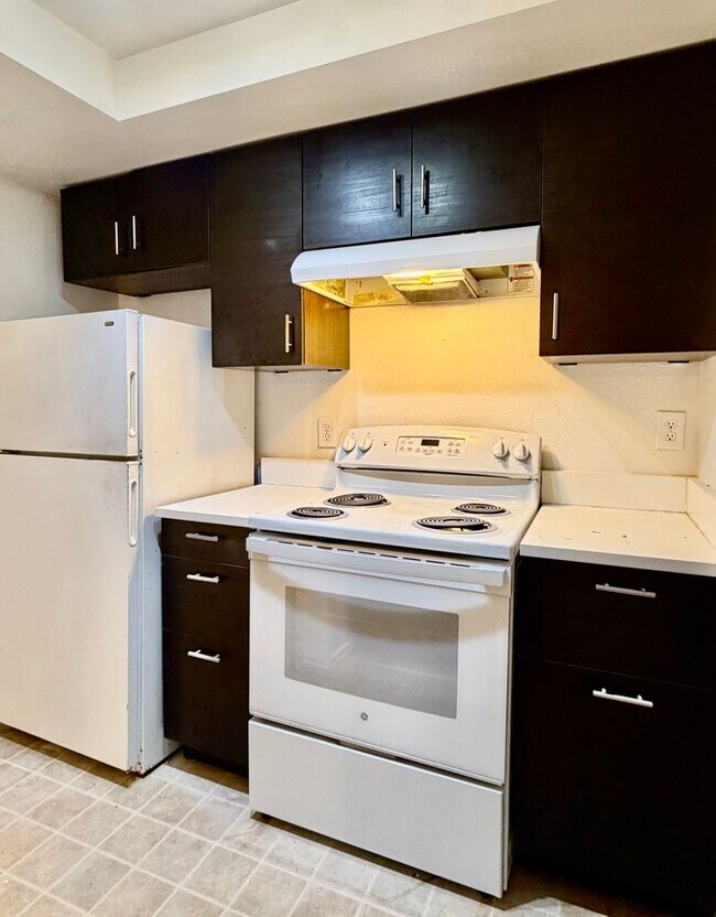 Building Photo - 1 Bed / 1 Bath Bellevue condo $1,795/month