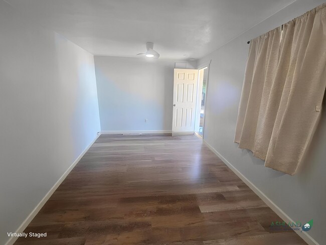 Building Photo - Three bedroom cottage on large lot | Available July