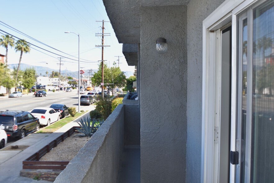 Building Photo - 13800 Sherman Way