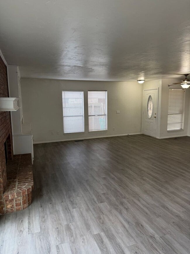 Building Photo - Completely Remodeled 2 Story Duplex - Putnam City Schools - Must See