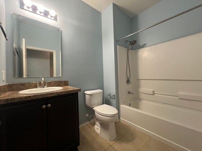 Building Photo - Beautiful 3 bedroom 2 bathroom pool home