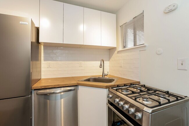 Building Photo - 755 St Charles Ave NE