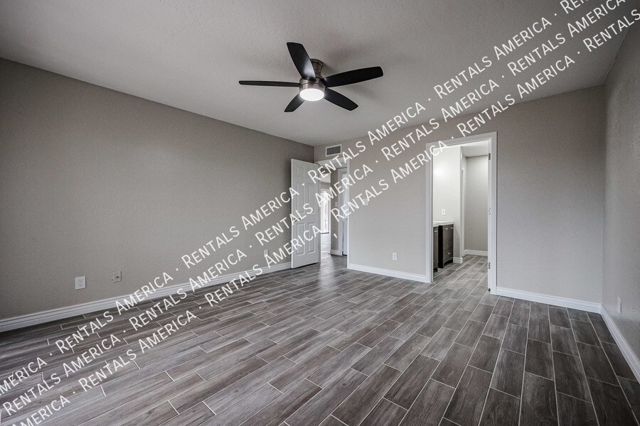 Building Photo - 16927 E Sabinas Dr