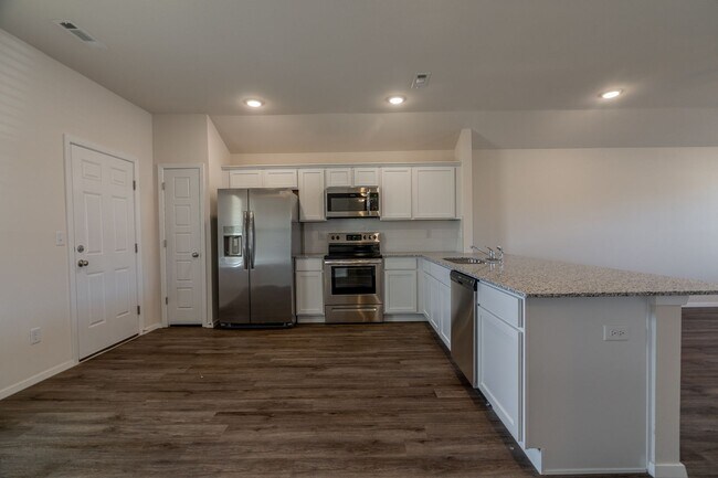 Building Photo - 3-bedroom 2 bath Home in Fayetteville!!