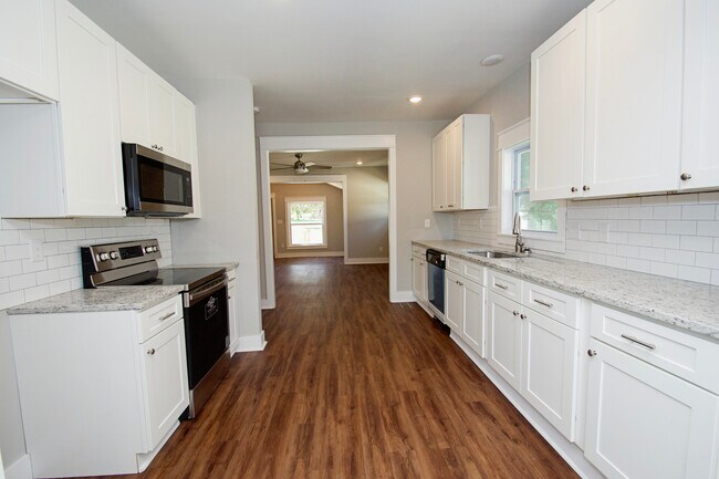 Building Photo - 2404 Jefferson Ave