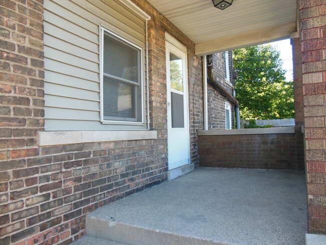 Private Living room Entrance - 4249 Hohman Ave