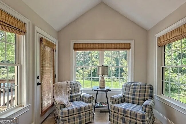 Building Photo - 643 Washington St