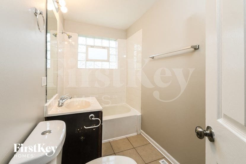 Building Photo - 9358 S Richmond Ave