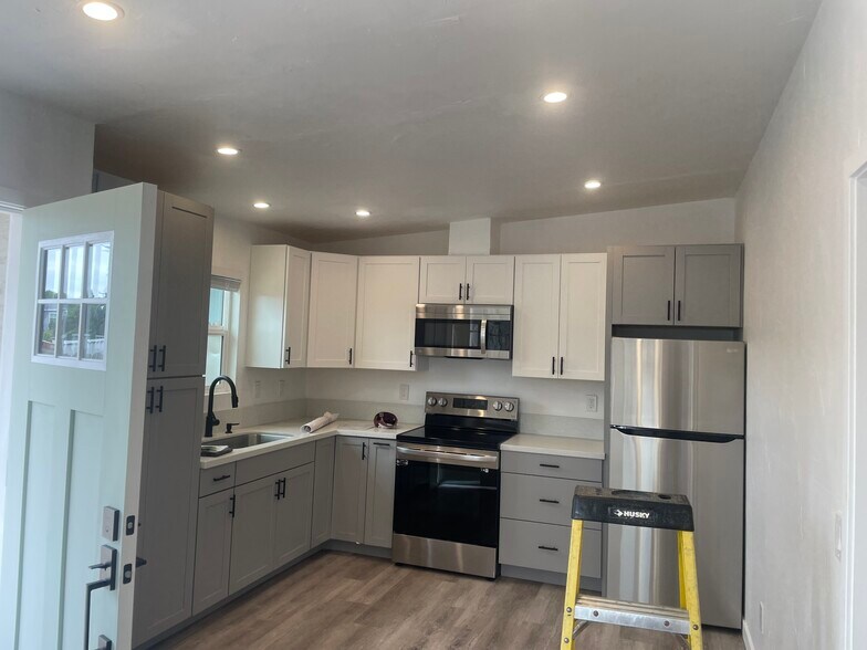 Building Photo - 1077 Connecticut St