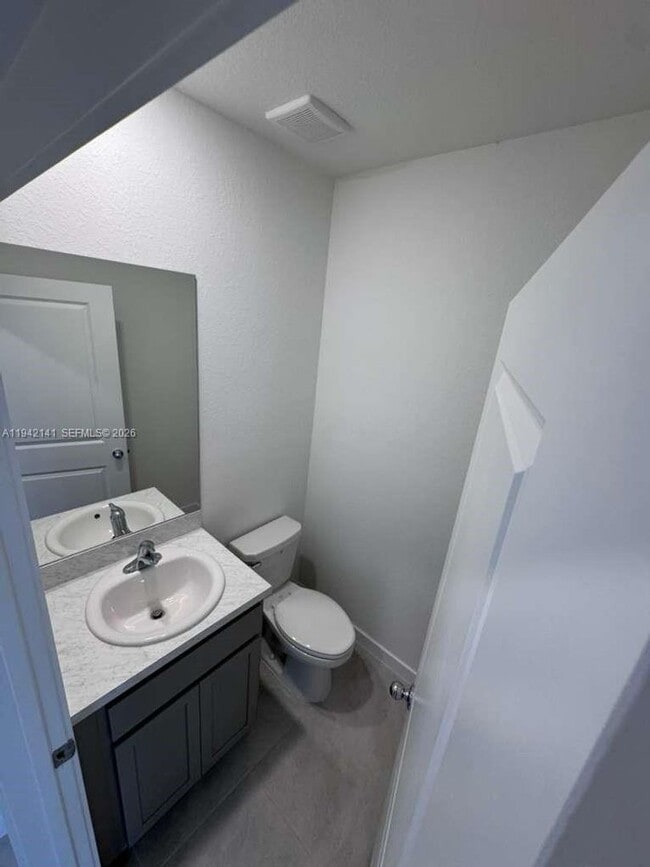 Building Photo - 1549 NE 3rd Ave