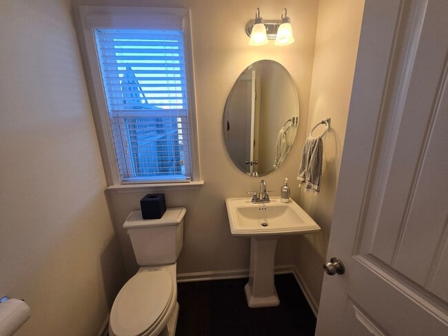 Building Photo - 4BR/3.5BA with 2-Car Garage! Available February 2026