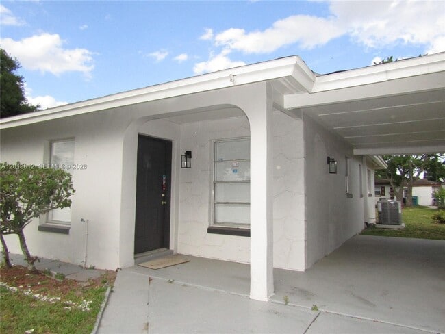 Building Photo - 2447 Messina Ave