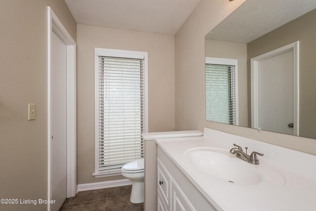 Building Photo - 8704 4 Oaks Ct