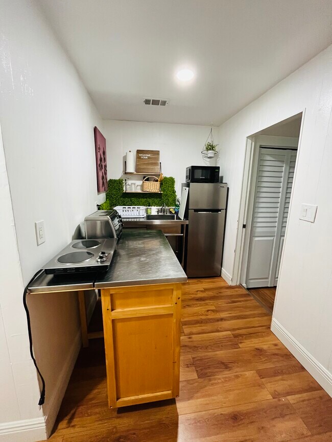 Kitchenette - 1465 NW 111th St