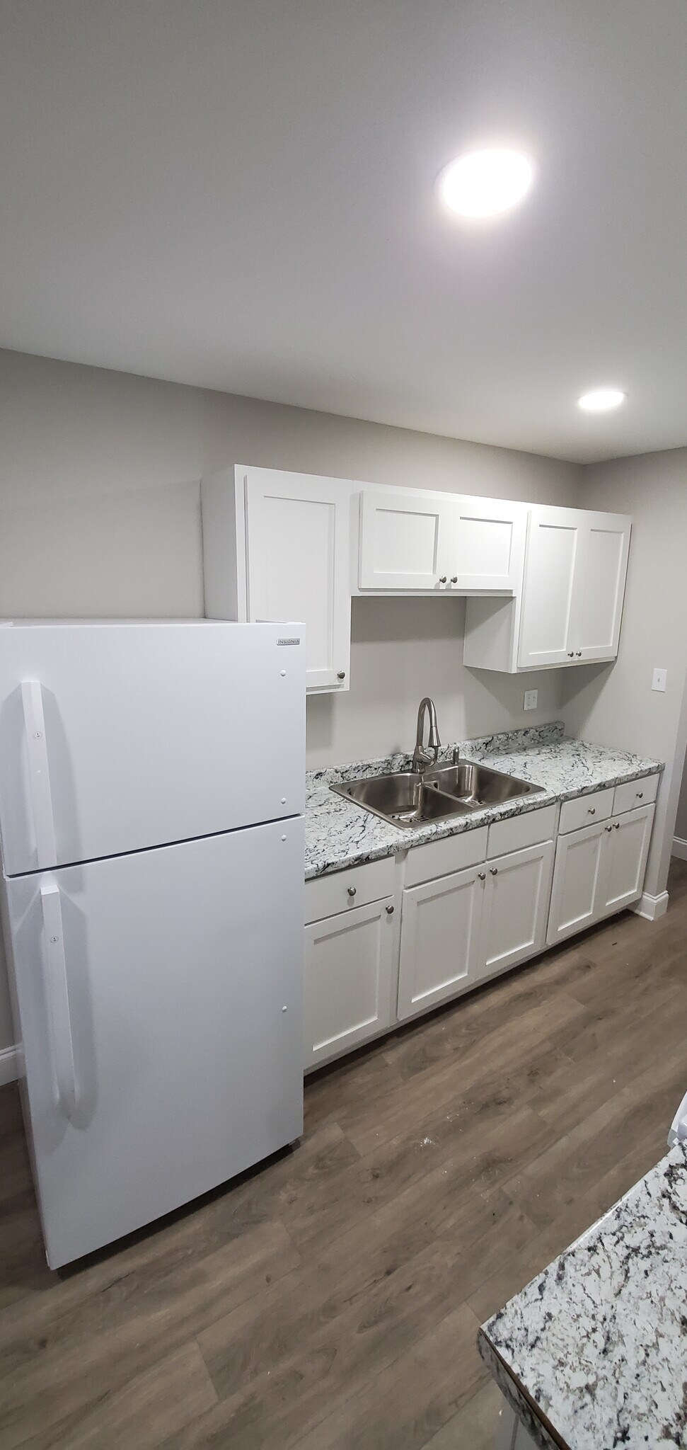 Kitchen - 8552 Rush Ave