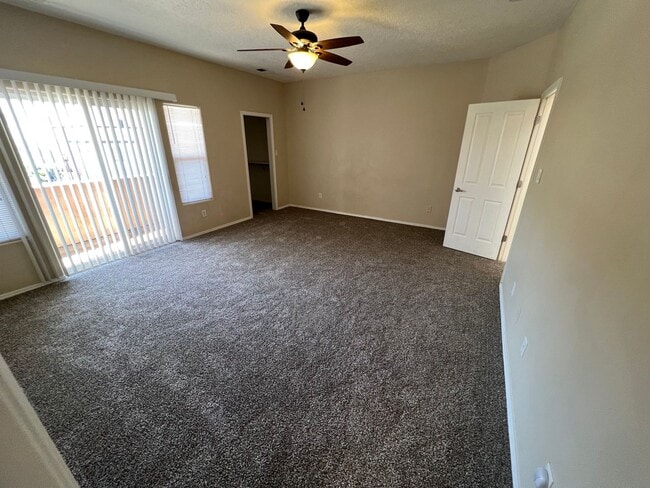 Building Photo - 3 bd / 3bth / 2 car near Pres, UNM, CNM, I-25