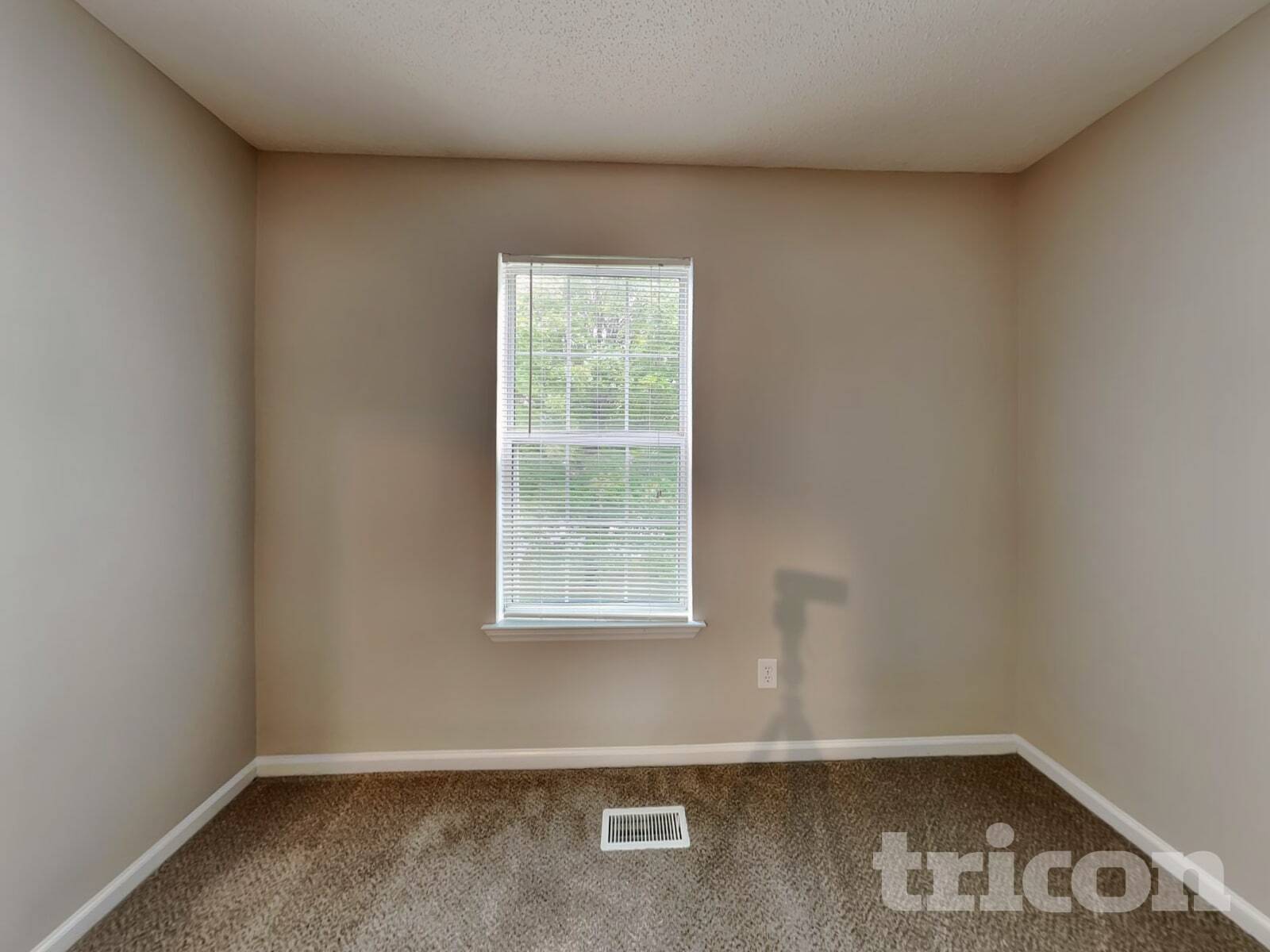 Building Photo - 11136 White Stag Dr