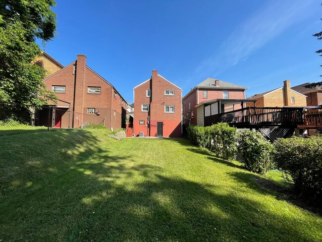 Building Photo - Comfortable 3-Bedroom Home with Private Backyard in Pittsburgh!