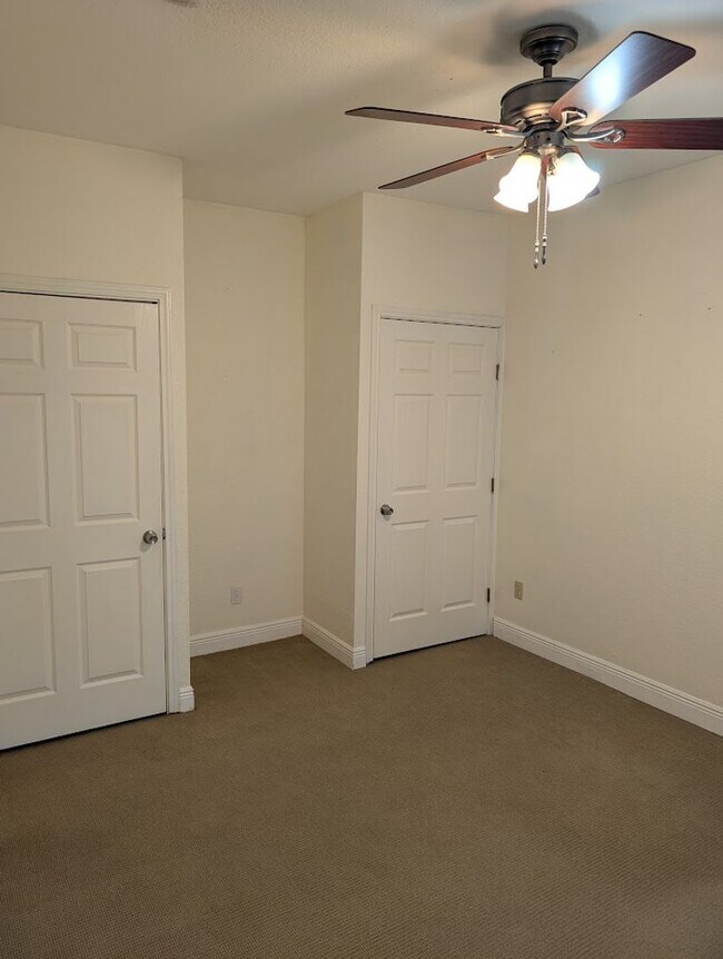 Building Photo - Creekridge - Hyde Park - 45 / Duval - Excl...