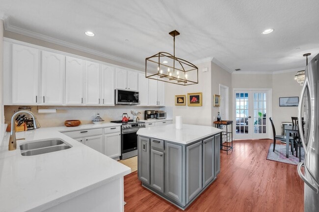 Building Photo - Venetian Harbor 3 bed 2.5 bath + Office/Den & 2 car tandem oversized garage!