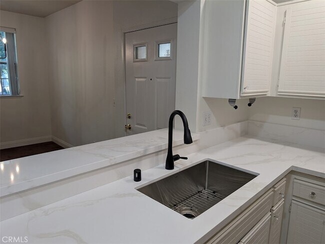 Building Photo - 24153 Del Monte Dr.
