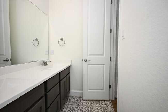 Building Photo - 1438 Oaklawn Dr