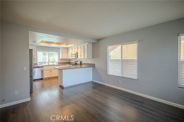 Building Photo - 3099 Oakview Ln